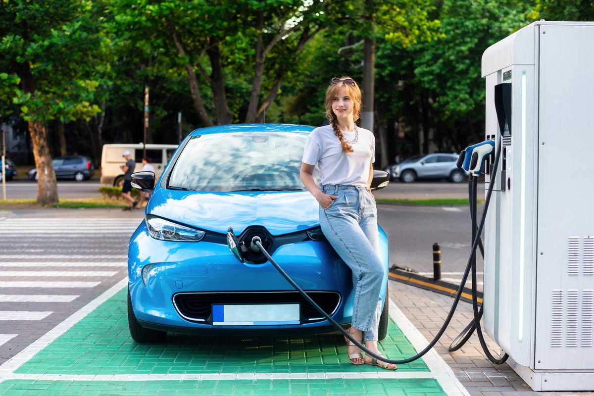 Auto elettrica? Un sondaggio svela perché neanche milanesi e lombardi vogliono comprarla