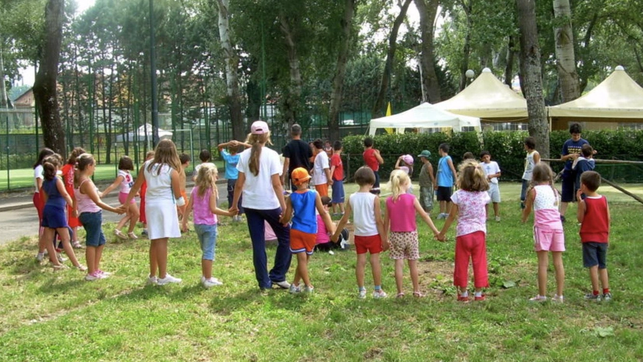 Book club, sport e serata sotto le stelle per adolescenti fra 11 e 14 anni. Potranno trascorrere l’estate fra mille attività senza pesare sulle famiglie. Book club, sport e serata sotto le stelle per adolescenti fra 11 e 14 anni. Potranno trascorrere l’estate fra mille attività senza pesare sulle famiglie.