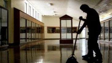 I lavoratori si occupano di pulizie nelle facoltà dell’ateneo in Città Studi