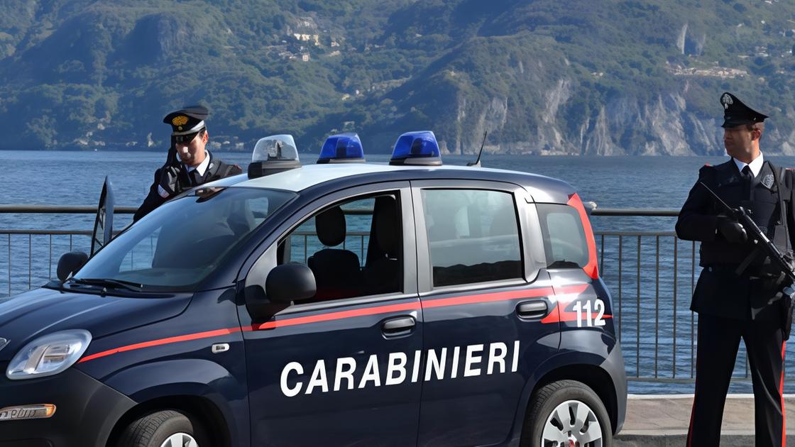 Fotografa una ragazza nel bagno del mercato, denunciato Fotografa una ragazza nel bagno del mercato, denunciato