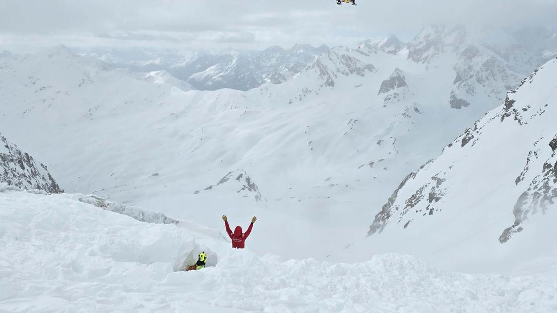 Travolto da una valanga sul pizzo Redorta: gravissimo alpinista di 44 anni Travolto da una valanga sul pizzo Redorta: gravissimo alpinista di 44 anni
