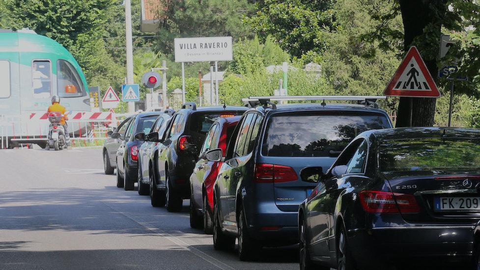 Un’estate di cantieri a Besana. Due passaggi a livello off limits