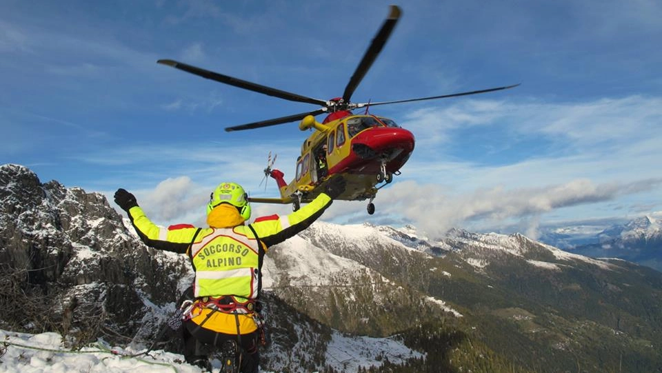 Un alpinista bresciano di 45 anni è precipitato mentre raggiungeva la cima del Pizzo Tresero, a oltre 3mila metri di quota: è in fin di vita Un alpinista bresciano di 45 anni è precipitato mentre raggiungeva la cima del Pizzo Tresero, a oltre 3mila metri di quota: è in fin di vita