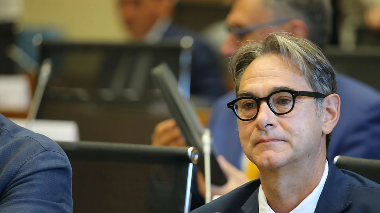 Il consigliere Pd Villy De Luca invita i cittadini a farsi sentire: «Scrivete a filodiretto@lombardia.coop.it per chiedere che il bar non muoia» Il consigliere Pd Villy De Luca invita i cittadini a farsi sentire: «Scrivete a filodiretto@lombardia.coop.it per chiedere che il bar non muoia»