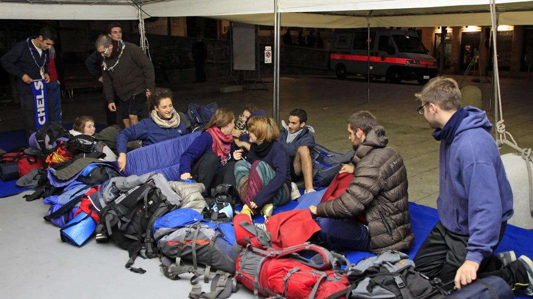 A Como torna "La notte dei senza dimora", evento per sensibilizzare sulla povertà. Incontri, colazioni e percorsi itineranti per comprendere la realtà di chi vive per strada. A Como torna "La notte dei senza dimora", evento per sensibilizzare sulla povertà. Incontri, colazioni e percorsi itineranti per comprendere la realtà di chi vive per strada.