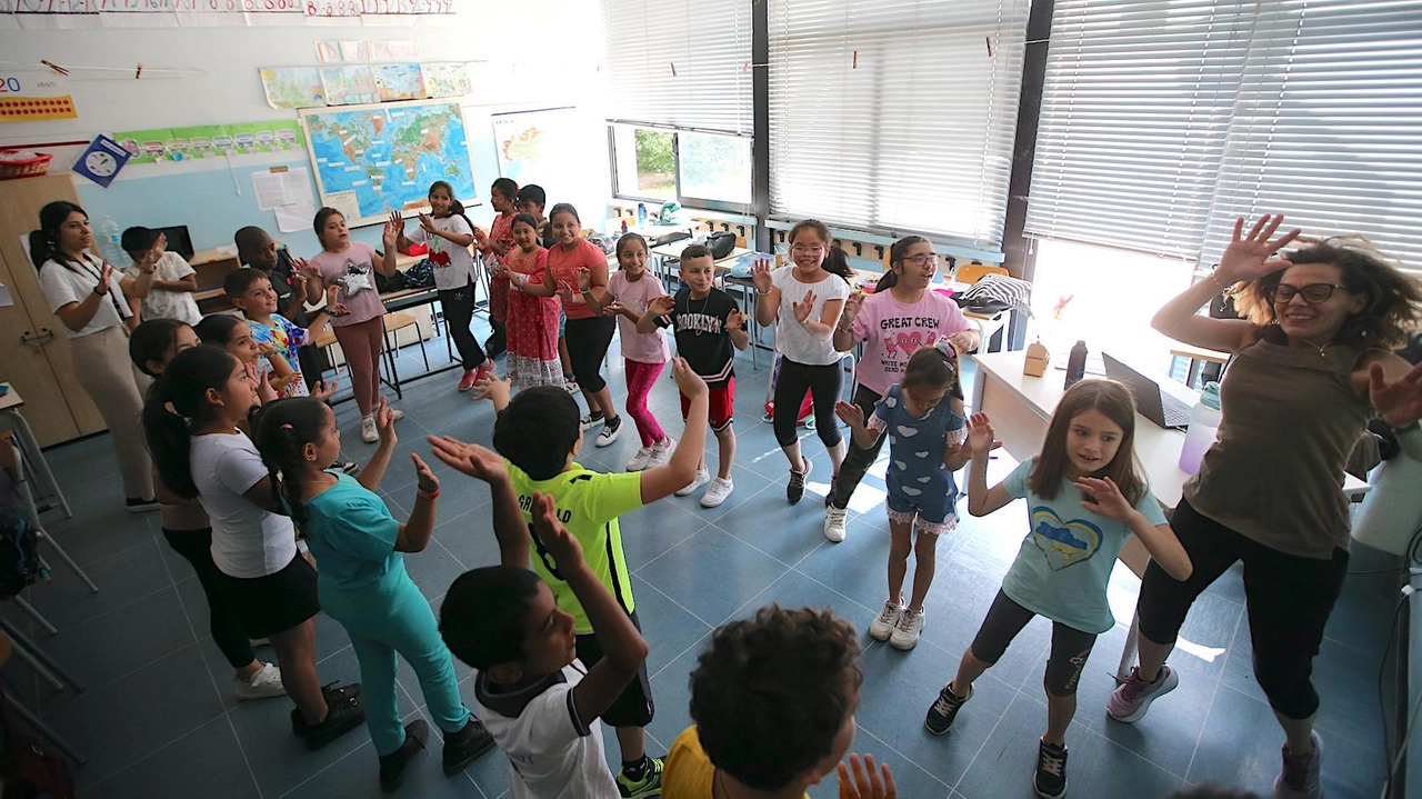 I bambini della scuola primaria Masih durante una delle tante attività proposte I progetti dedicati ai più piccoli sono finanziati grazie ai fondi ministeriali Pon I bambini della scuola primaria Masih durante una delle tante attività proposte I progetti dedicati ai più piccoli sono finanziati grazie ai fondi ministeriali Pon