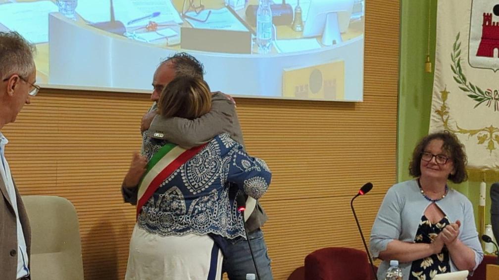 Pagani giura da sindaca. Prima seduta di emozioni Pagani giura da sindaca. Prima seduta di emozioni
