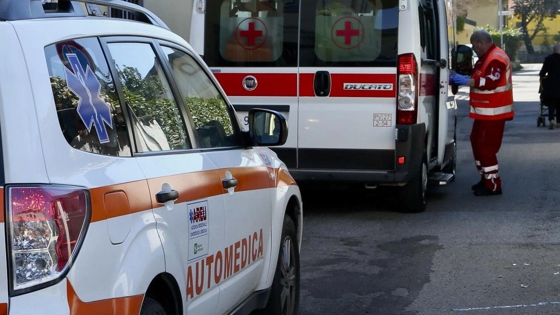 I soccorsi con un'automedica e un'ambualnza