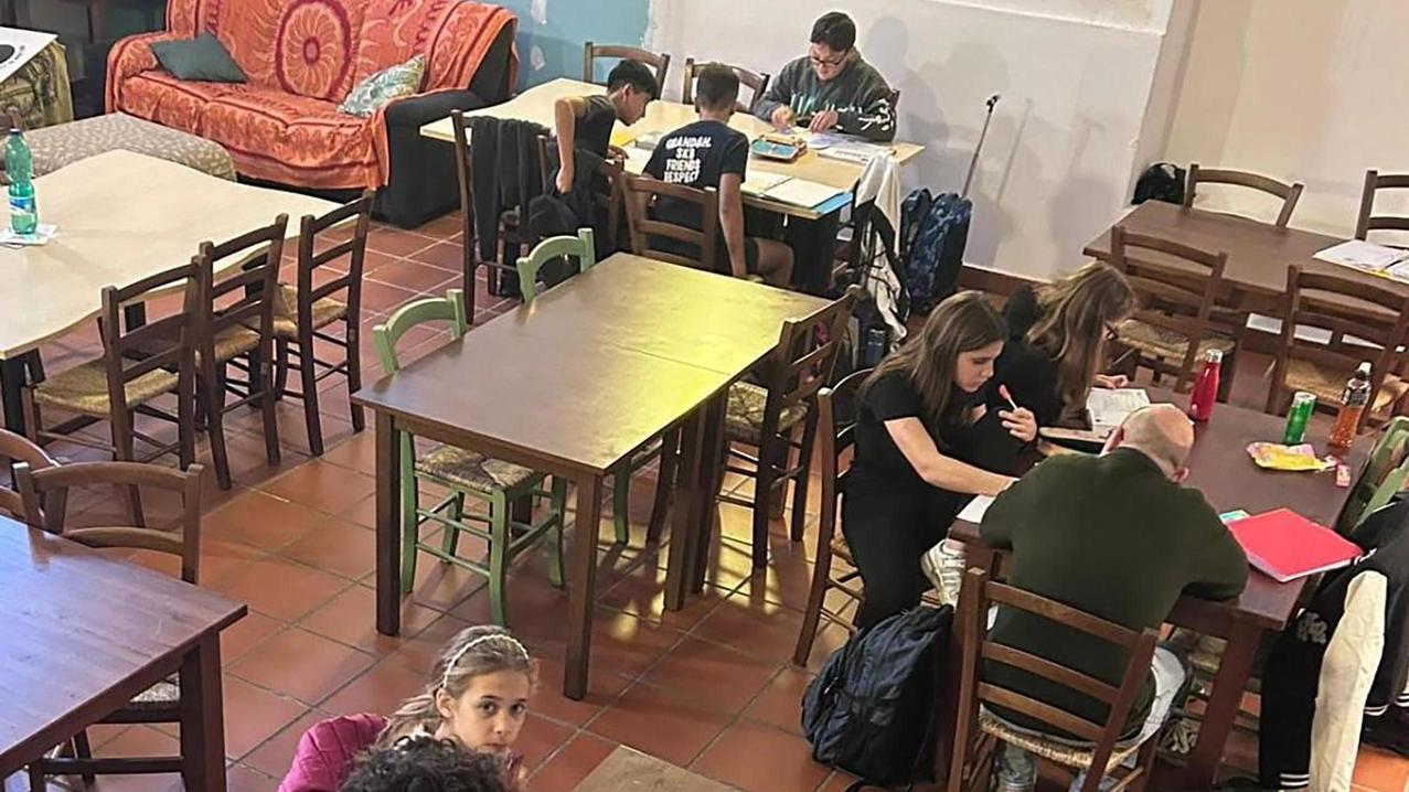 Due parole d’ordine: protagonismo giovanile e aggregazione. Due obiettivi: riqualificare lo spazio dell’ex osteria di Palazzo Granaio e organizzare... Due parole d’ordine: protagonismo giovanile e aggregazione. Due obiettivi: riqualificare lo spazio dell’ex osteria di Palazzo Granaio e organizzare...