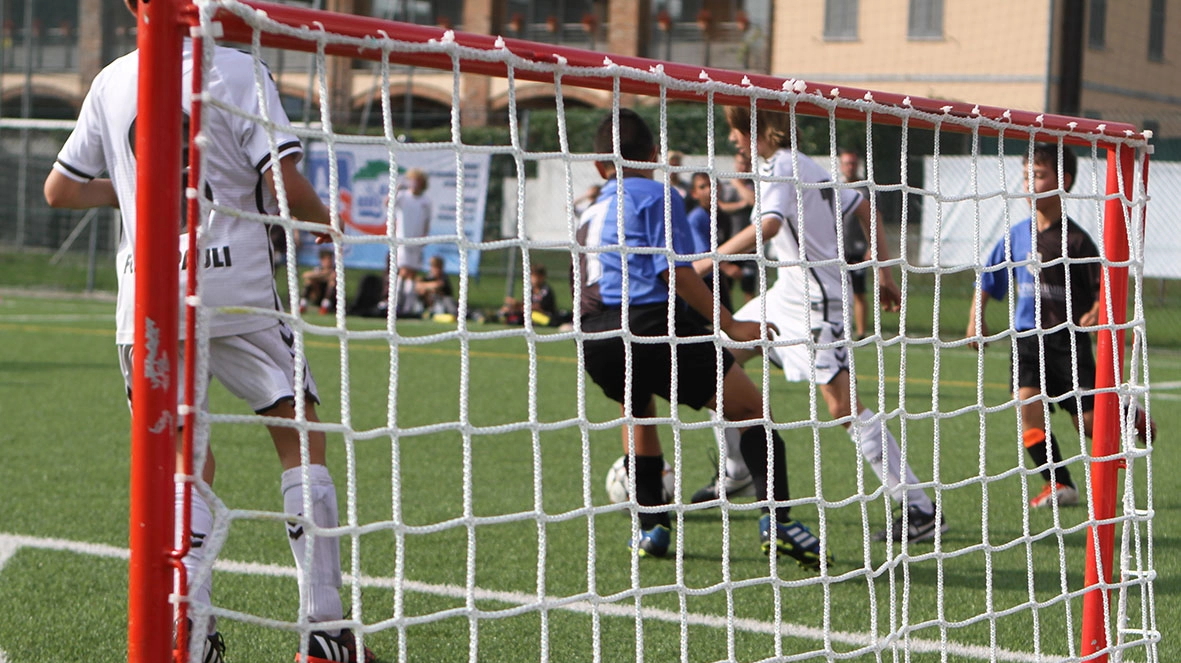 Una partita di calcio giovanile Una partita di calcio giovanile