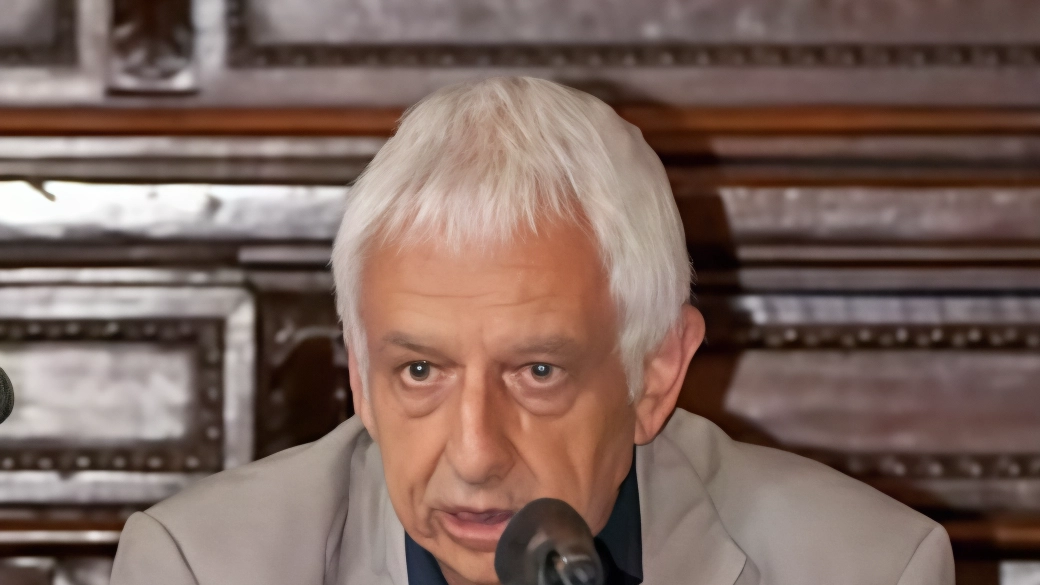 Indimenticato cronista di hockey su ghiaccio, "cantore" delle geste dell’Hockey Club Milano. Non solo. Leo Siegel (nella foto) ha avuto... Indimenticato cronista di hockey su ghiaccio, "cantore" delle geste dell’Hockey Club Milano. Non solo. Leo Siegel (nella foto) ha avuto...