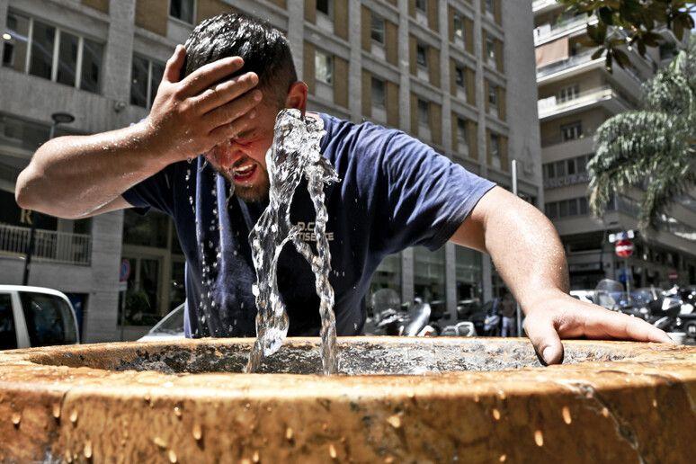 Nella morsa del caldo e asfissiati dall’ozono: la soglia d’allarme è vicina, città lombarde da bollino rosso Nella morsa del caldo e asfissiati dall’ozono: la soglia d’allarme è vicina, città lombarde da bollino rosso