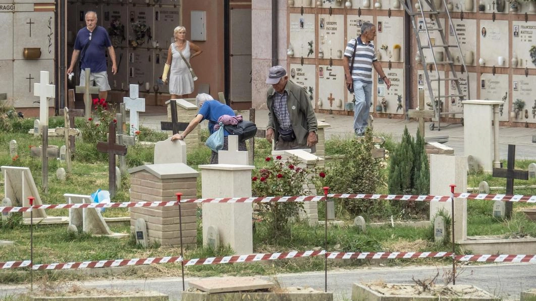 Un’infiltrazione d’acqua e una domanda casuale hanno svelato il furto: così una famiglia saronnese ha scoperto che la cappella di... Un’infiltrazione d’acqua e una domanda casuale hanno svelato il furto: così una famiglia saronnese ha scoperto che la cappella di...