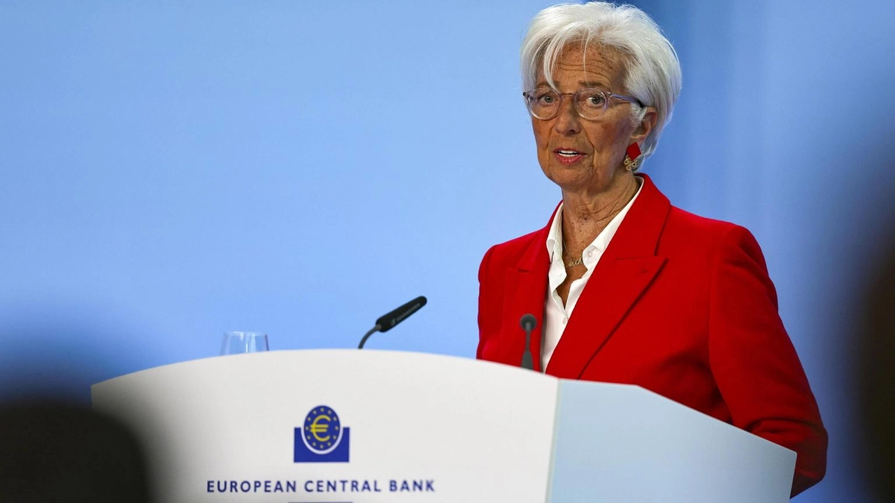 La presidente della BCE, Christine Lagarde, chiede azioni decise per rafforzare l'euro come valuta globale, puntando su credibilità geopolitica, resilienza economica e integrità giuridica. La presidente della BCE, Christine Lagarde, chiede azioni decise per rafforzare l'euro come valuta globale, puntando su credibilità geopolitica, resilienza economica e integrità giuridica.