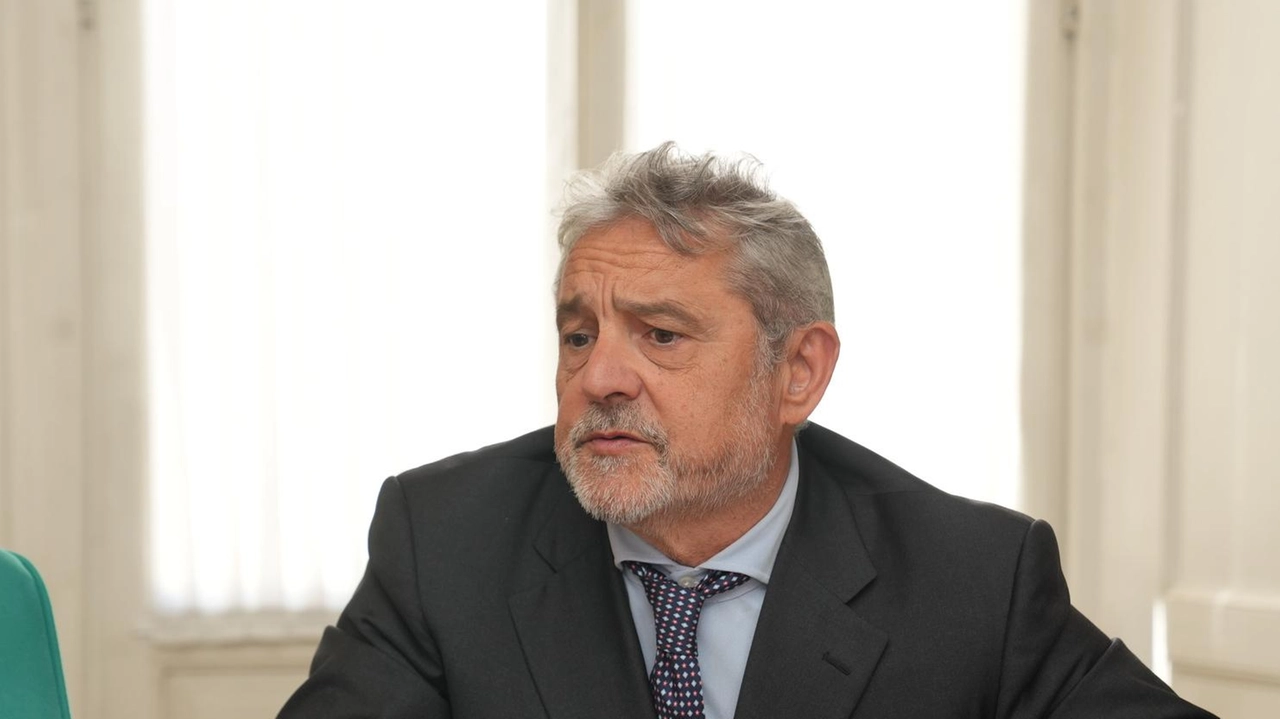 Il presidente della Provincia di Varese Marco Magrini In vista un piano per affrontare le emergenze occupazionali Il presidente della Provincia di Varese Marco Magrini In vista un piano per affrontare le emergenze occupazionali