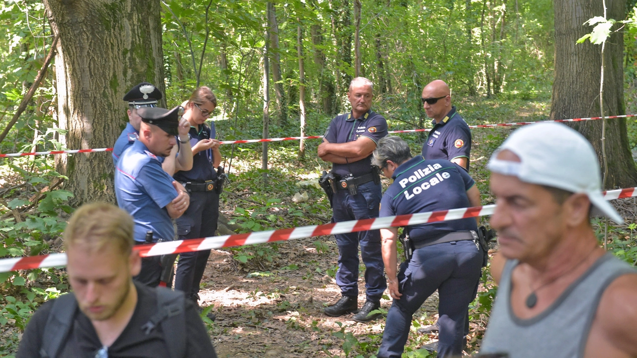 Le forze dell'ordine sono intervenute all'interno dell'area verde di via Curtatone Le forze dell'ordine sono intervenute all'interno dell'area verde di via Curtatone