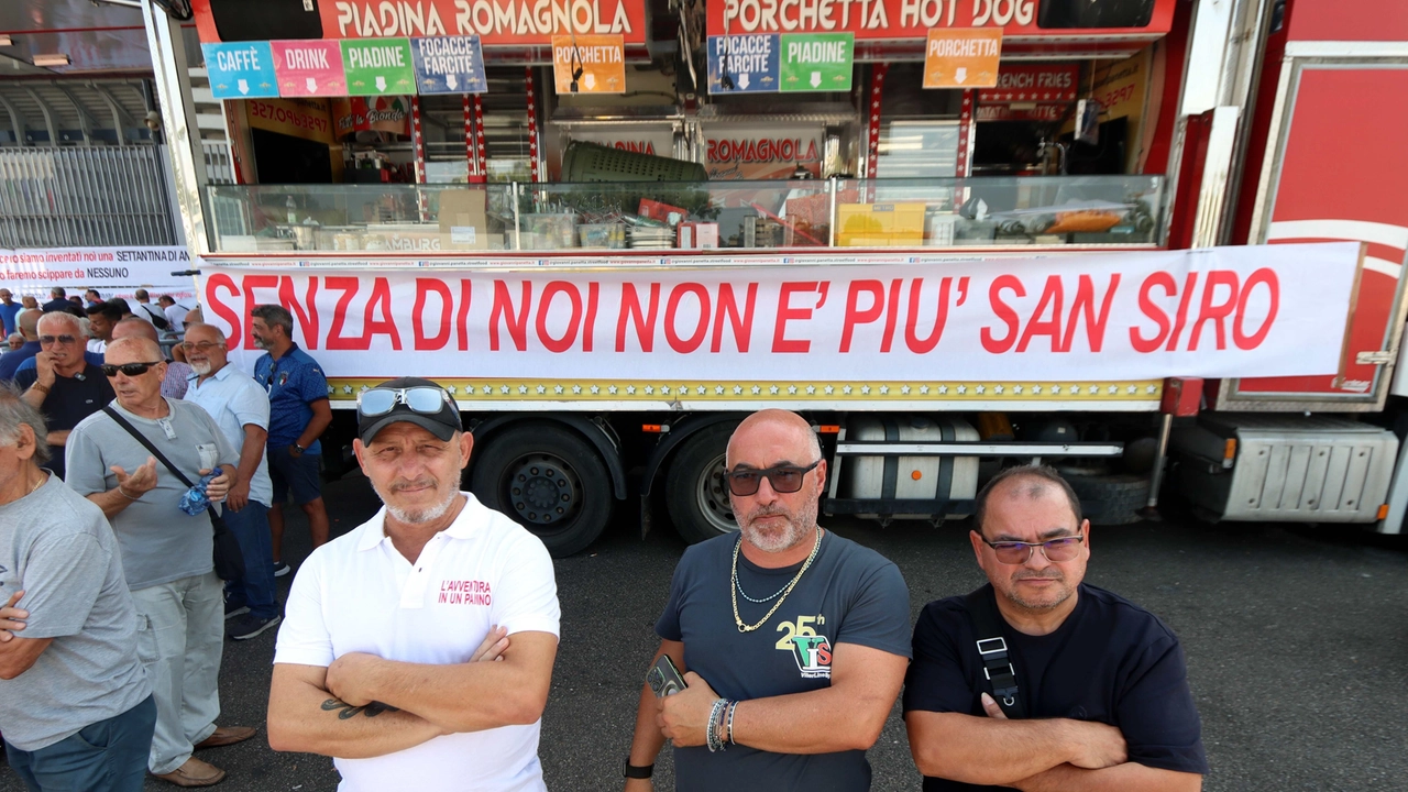 Gli ambulanti di San Siro protestano per il mancato rinnovo dell'accordo con M-I Stadio per la concessione degli stalli fuori dal Meazza