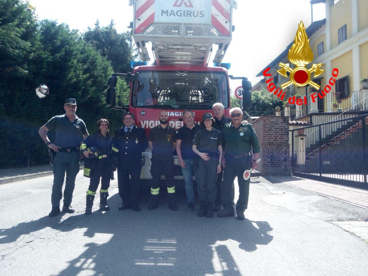 Pullo di cicogna precipita al suolo per il ribaltamento del nido: i pompieri lo salvano Pullo di cicogna precipita al suolo per il ribaltamento del nido: i pompieri lo salvano