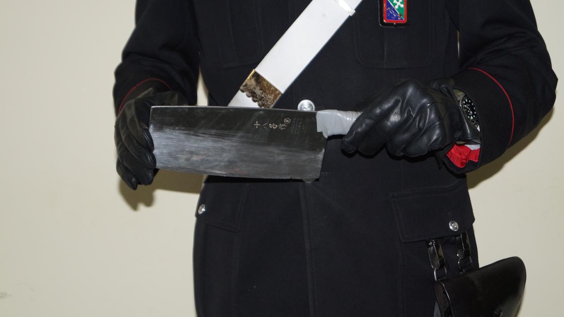 Abbiategrasso, ha colpito con una mannaia il rivale: arrestato un 44enne di Vigevano