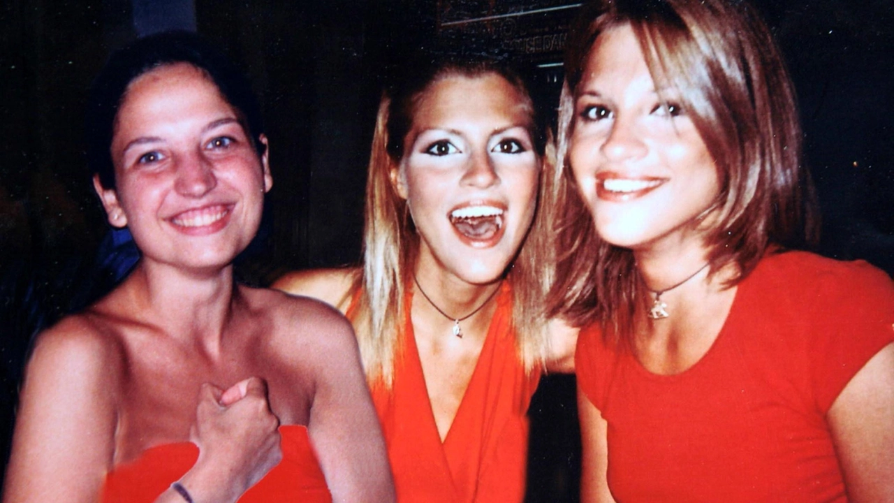 Chiara Poggi in un fotomontaggio con le cugine Stefania e Paola Cappa Chiara Poggi in un fotomontaggio con le cugine Stefania e Paola Cappa