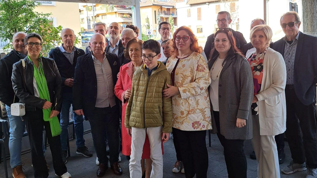 Diego con mamma Francesca alla festa per la nomina ad Alfiere