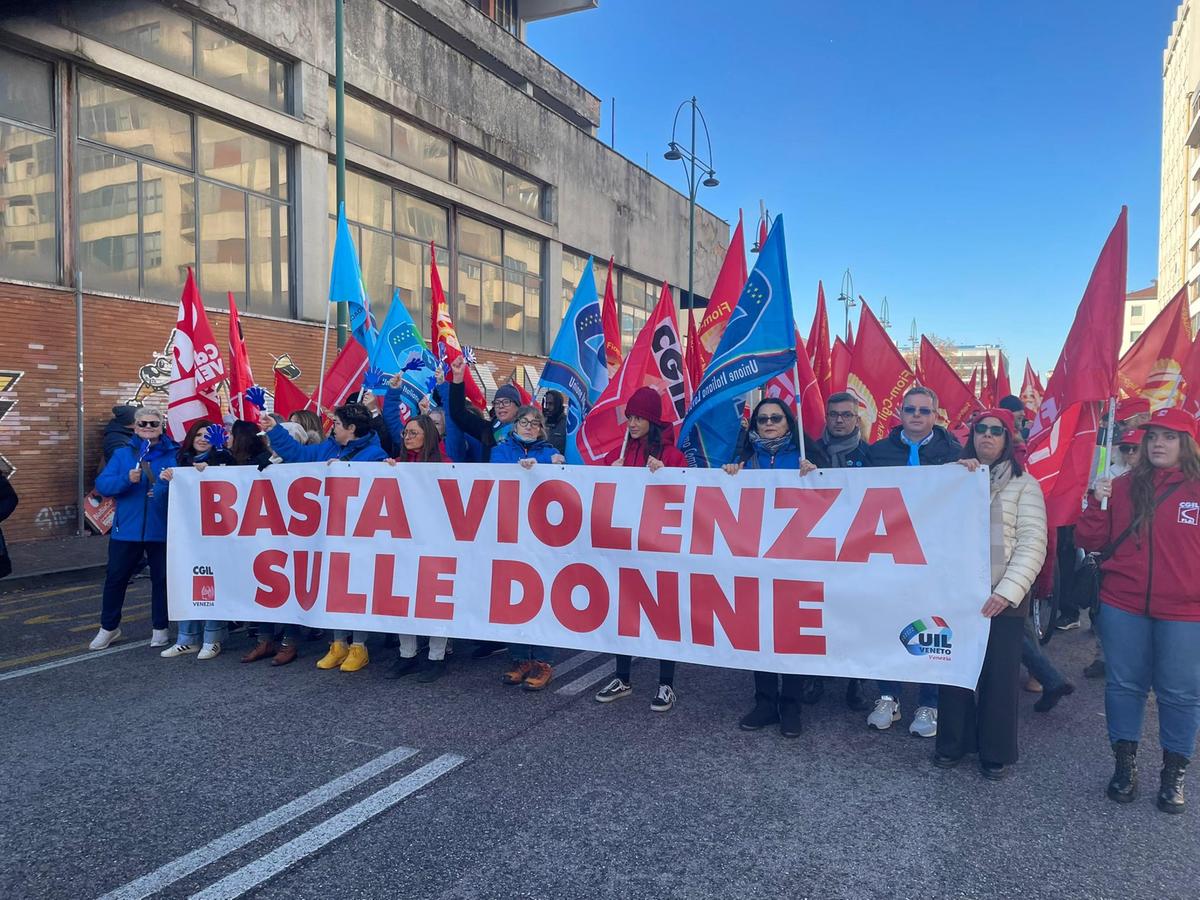 Casalbuttano: tormenta l’assistente sociale che ha seguito la sua ex dopo le violenze, arrestato