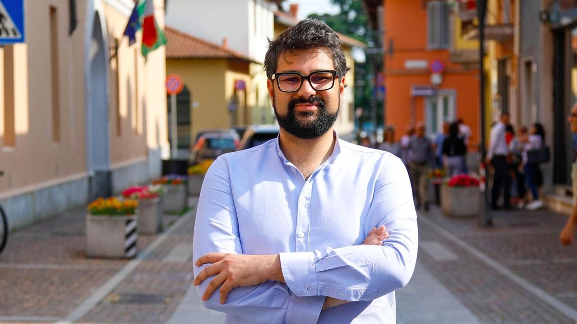 Il sindaco Luca Nuvoli Il cancello d’ingresso della scuola di Valera danneggiato per la seconda volta in poche settimane