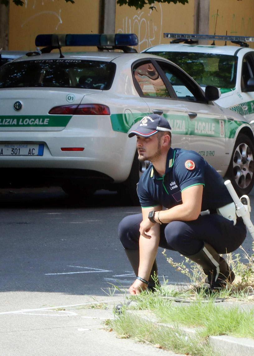 Inseguimento dei ghisa, spari contro il veicolo in fuga Inseguimento dei ghisa, spari contro il veicolo in fuga