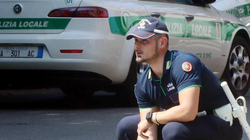 Un’auto non si ferma all’alt. Scatta l’inseguimento da parte di una pattuglia della polizia locale di Rho, fino a Quarto... Un’auto non si ferma all’alt. Scatta l’inseguimento da parte di una pattuglia della polizia locale di Rho, fino a Quarto...
