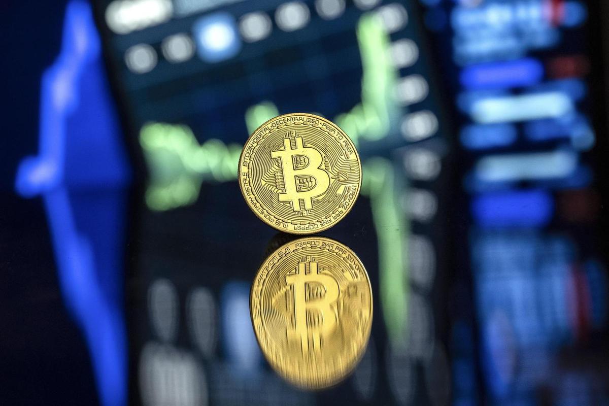 Truffa bitcoin, commercialista svende casa e studio: persi 500mila euro. Poi il malore fatale