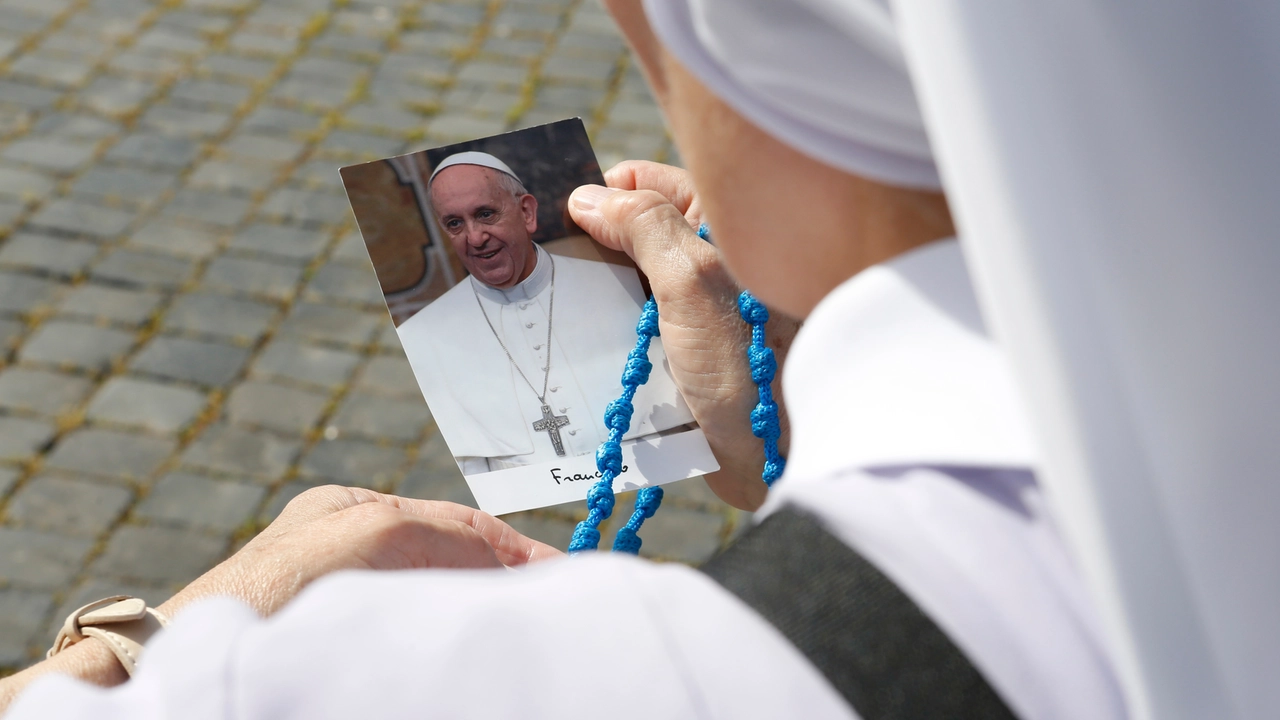 PIAZZA SAN PIETRO DOPO LA MORTE DI PAPA FRANCESCO