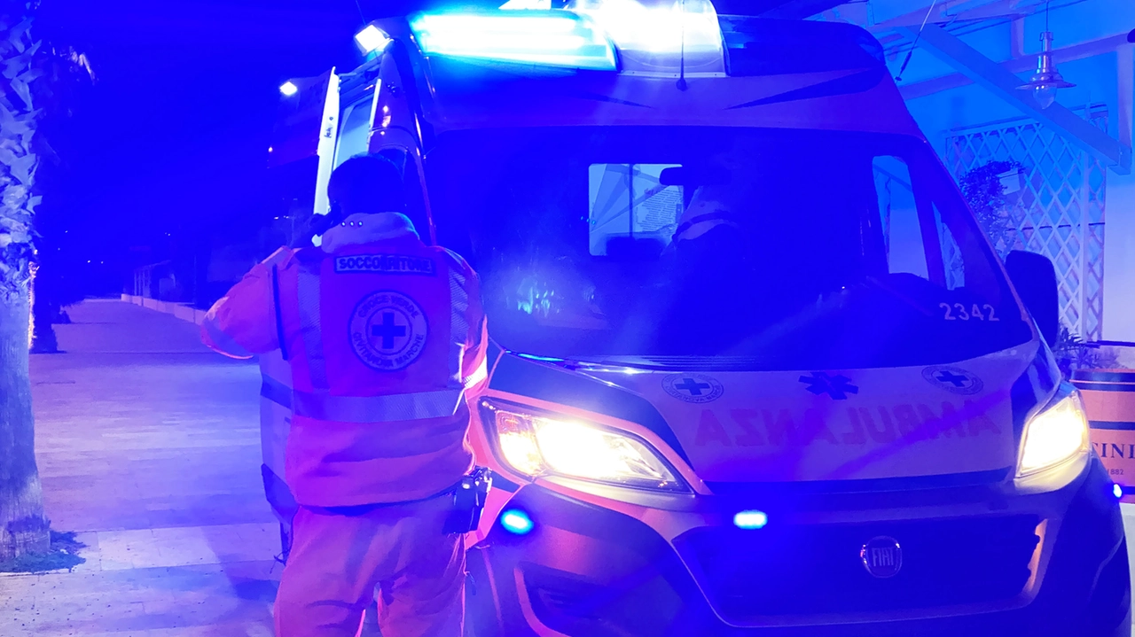Soccorsi notturni in ambulanza (archivio)