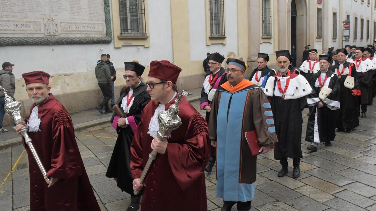 A settembre scadrà il suo mandato. Contestazioni sul numero chiuso. Proiettato il trailer del primo di tre film dedicati alla storia di Pavia. A settembre scadrà il suo mandato. Contestazioni sul numero chiuso. Proiettato il trailer del primo di tre film dedicati alla storia di Pavia.
