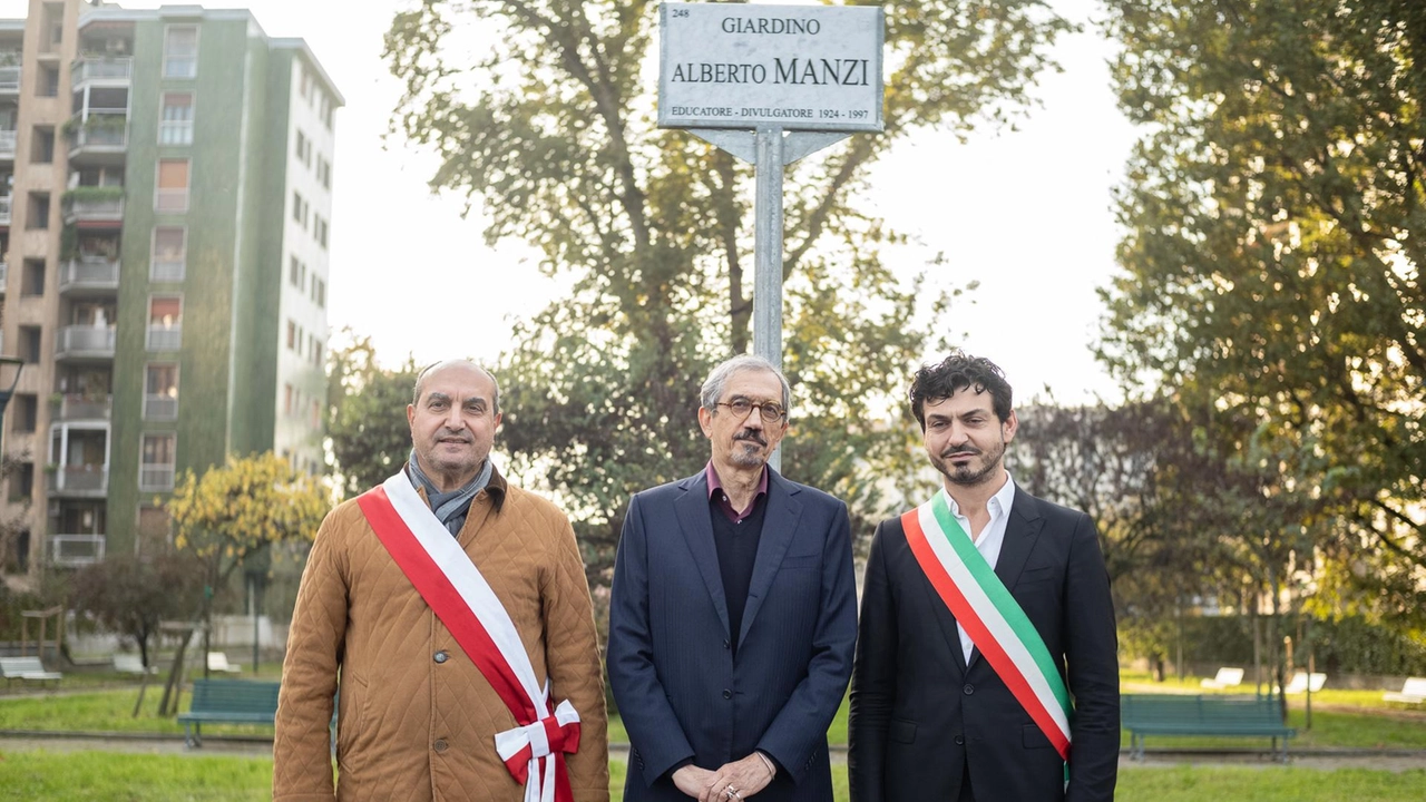 La nuova targa nel Giardino: al centro Massimo Manzi; a sinistra Natale Carapellese e a destra Tommaso Sacchi La nuova targa nel Giardino: al centro Massimo Manzi; a sinistra Natale Carapellese e a destra Tommaso Sacchi