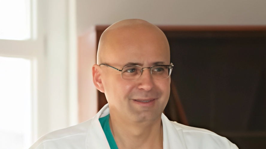 Il Niguarda di Milano stabilisce un nuovo primato nazionale con sette trapianti in poco più di ventiquattr'ore, inclusi cuori e fegati. Un traguardo che sottolinea l'importanza della donazione d'organi.