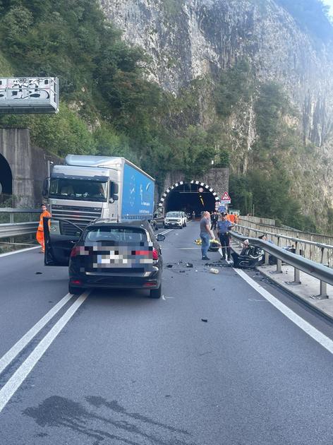 Pisogne, frontale fra moto e auto: muore centauro di 53 anni Pisogne, frontale fra moto e auto: muore centauro di 53 anni