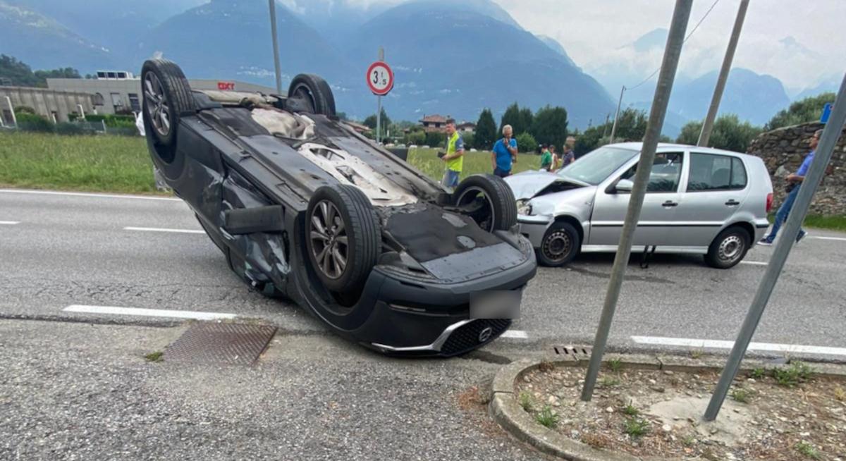 grave incidente a colico tra due auto ferite anche due sorelline di 1 e 4 anni