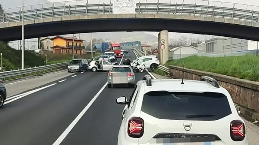 incidente mortale a seriate chiusa la statale 671 in entrambe le direzioni