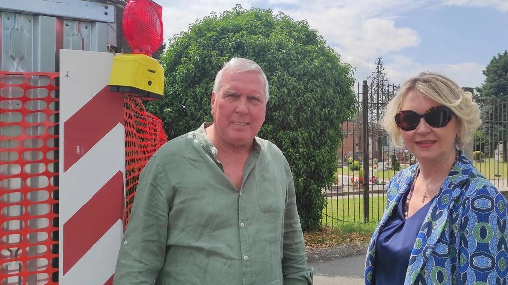 La sindaca Ivonne Cosciotti e l’assessore Claudio Dotti annunciano l’avvio dei lavori al cimitero La sindaca Ivonne Cosciotti e l’assessore Claudio Dotti annunciano l’avvio dei lavori al cimitero