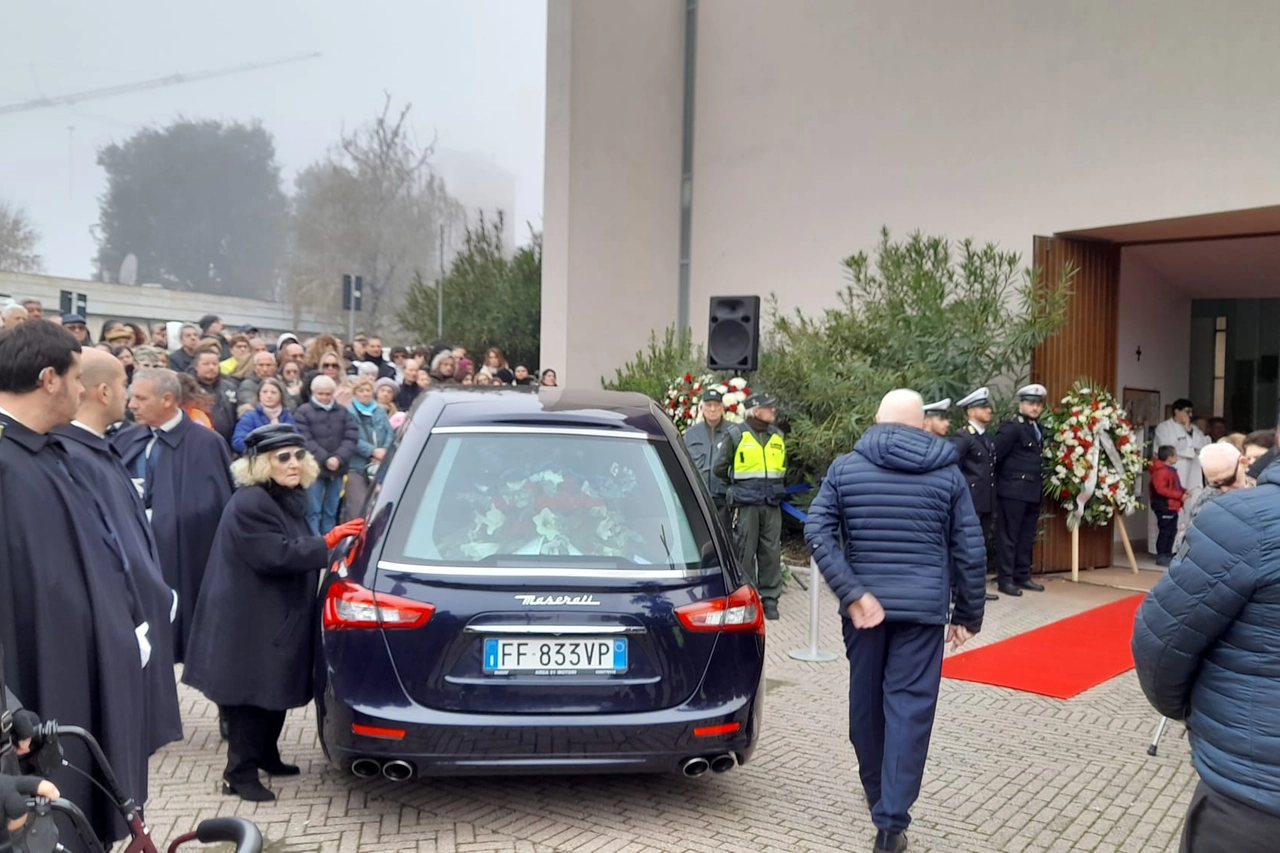 Oltre 2.000 persone hanno partecipato ai funerali di Gianni Ferretti