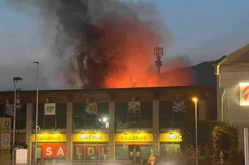 Il sindaco di Mapello ha rassicurato la cittadinanza: nessun allarme per la colonna di fumo generata dall'incendio