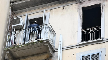 Sueli nella trappola di fuoco, morta lanciandosi dal quarto piano. Lo choc dei vicini di casa: “Urla lancinanti e fiamme enormi”