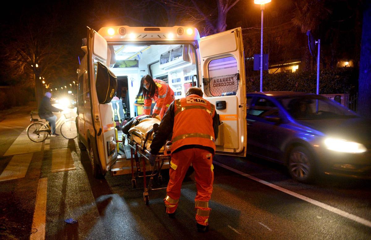Milano, ragazzo 25 anni investito da un’auto: è gravissimo al Policlinico Milano, ragazzo 25 anni investito da un’auto: è gravissimo al Policlinico