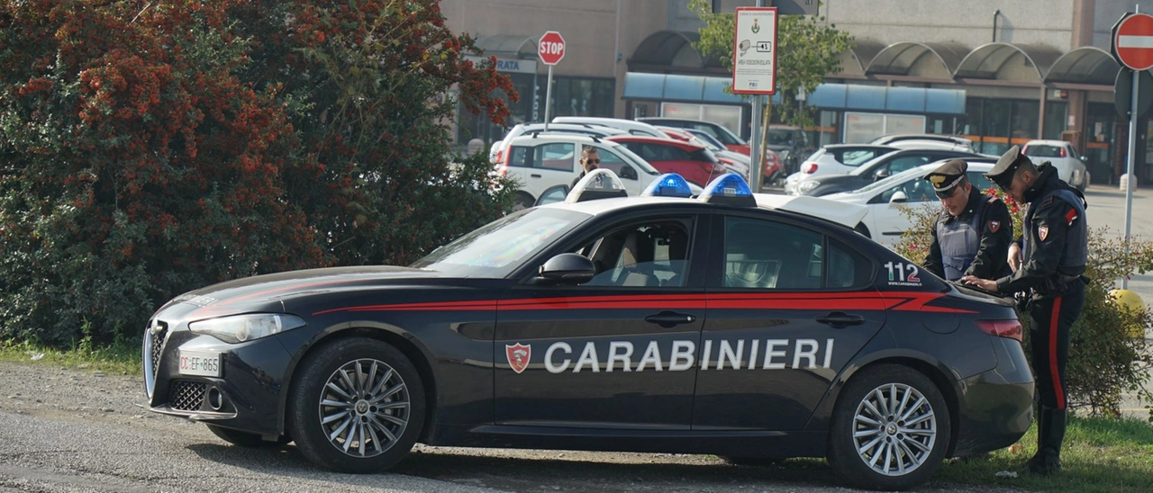 Codogno, armato di coltello rapina commerciante e prende a pugni carabiniere