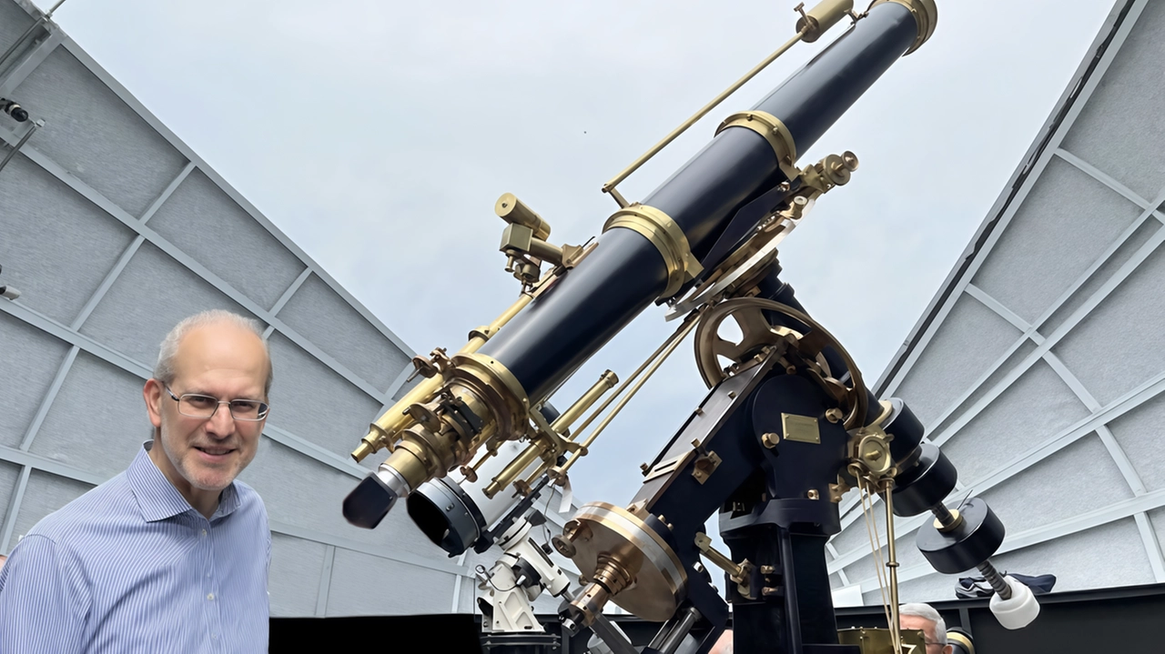 L’associazione del Sud Milano dell’Osservatorio di via Togliatti è stata scelta per monitorare alcuni pianeti fuori dal sistema solare. È anche affiliata a un centro collegato alla Nasa. L’associazione del Sud Milano dell’Osservatorio di via Togliatti è stata scelta per monitorare alcuni pianeti fuori dal sistema solare. È anche affiliata a un centro collegato alla Nasa.