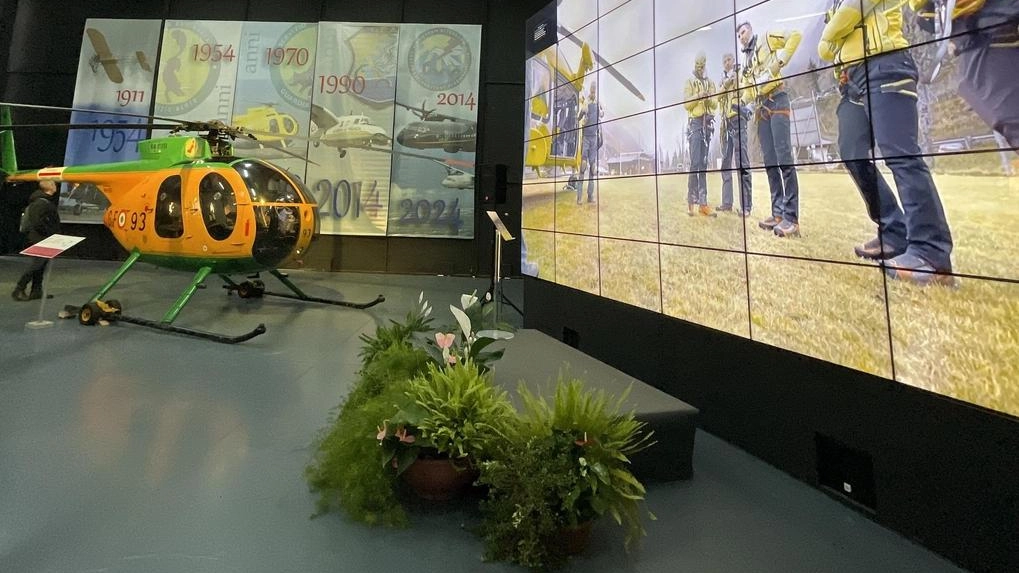 Il padiglione della Guardia di finanza con il suo allestimento multimediale Il padiglione della Guardia di finanza con il suo allestimento multimediale