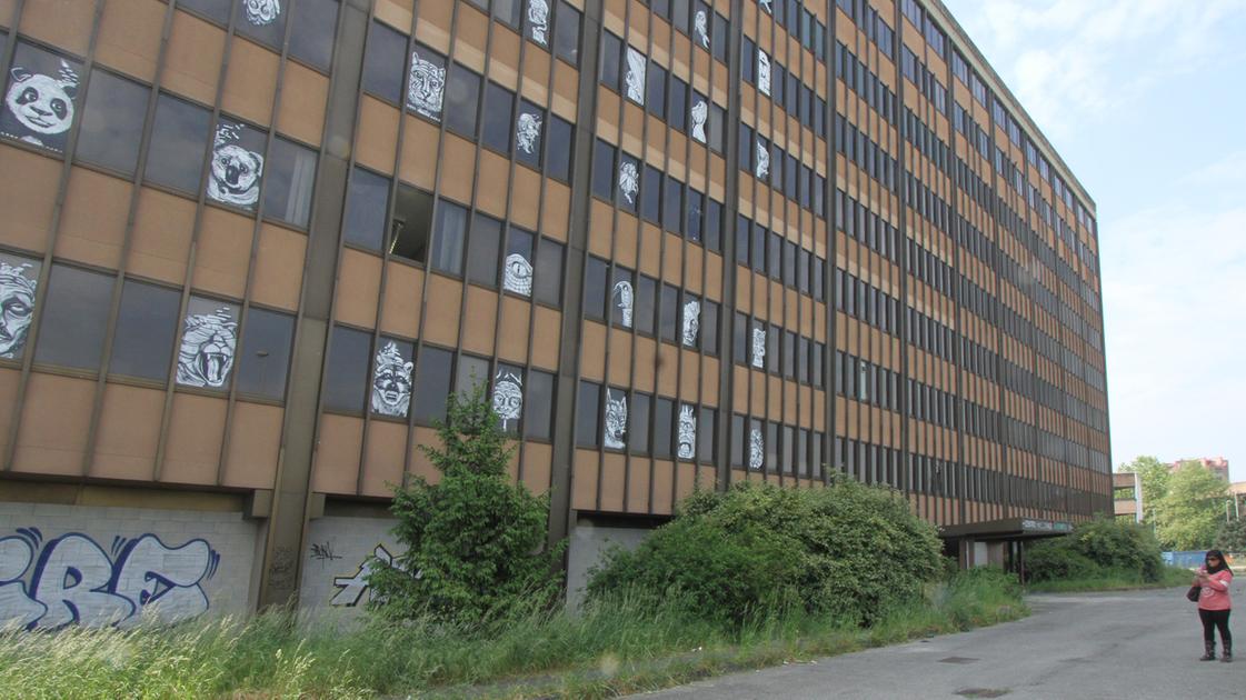 La Torre Aler di Pieve Emanuele, appello alla Regione: “Abbattetela”