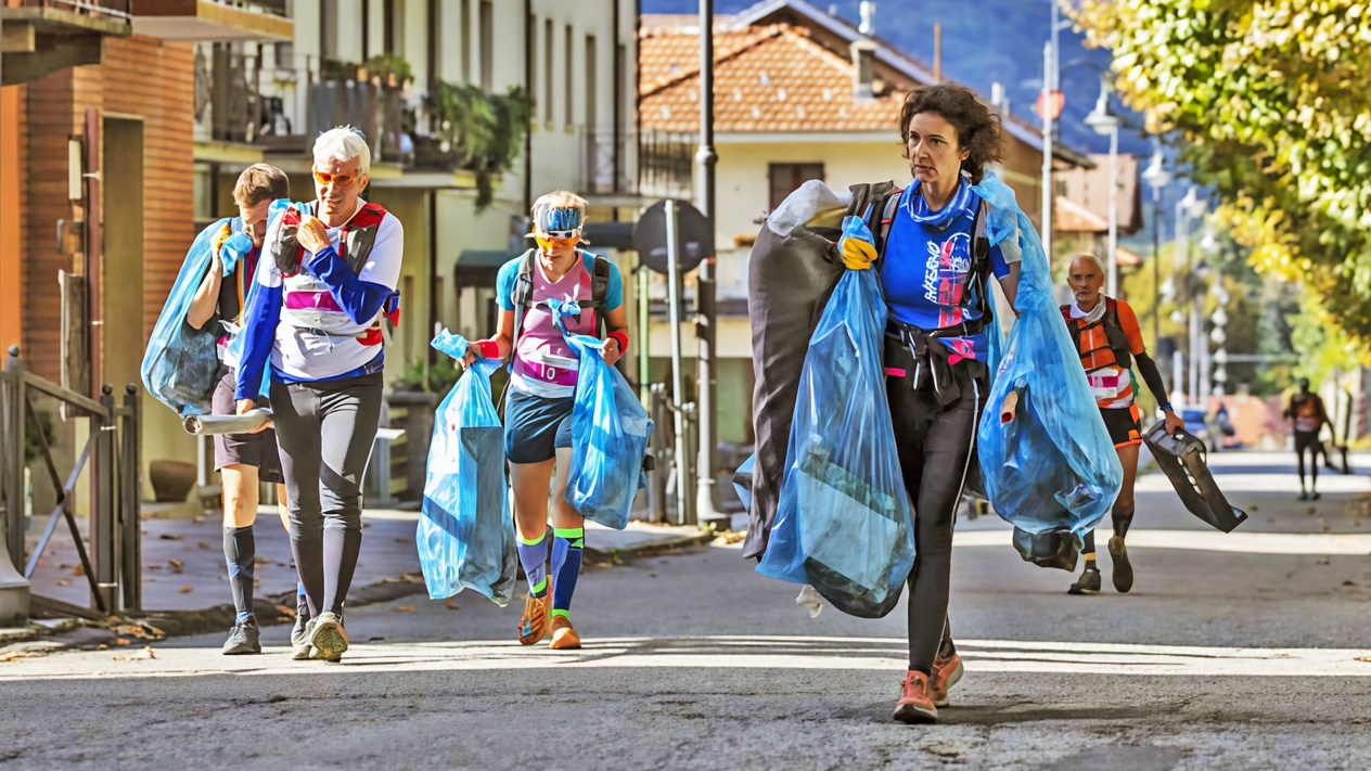 Sport ed ecologia si uniscono nel World Plogging Championship a Bergamo, dove atleti da tutto il mondo gareggiano nella corsa e raccolta di rifiuti. Una disciplina in crescita che promuove la sostenibilità ambientale. Sport ed ecologia si uniscono nel World Plogging Championship a Bergamo, dove atleti da tutto il mondo gareggiano nella corsa e raccolta di rifiuti. Una disciplina in crescita che promuove la sostenibilità ambientale.
