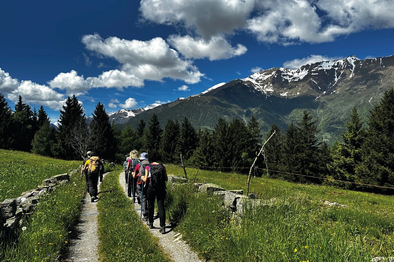 L'antica via Raetia, in Valle Camonica, sulle Alpi Retiche chiamate così dai romani perché vi abitava il popolo etrusco dei Raeti