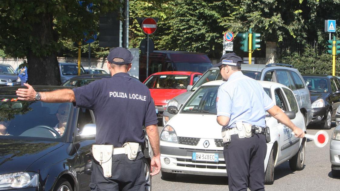 Caos nel parcheggio del Parco. Auto in trappola e chiamate al 112 Caos nel parcheggio del Parco. Auto in trappola e chiamate al 112